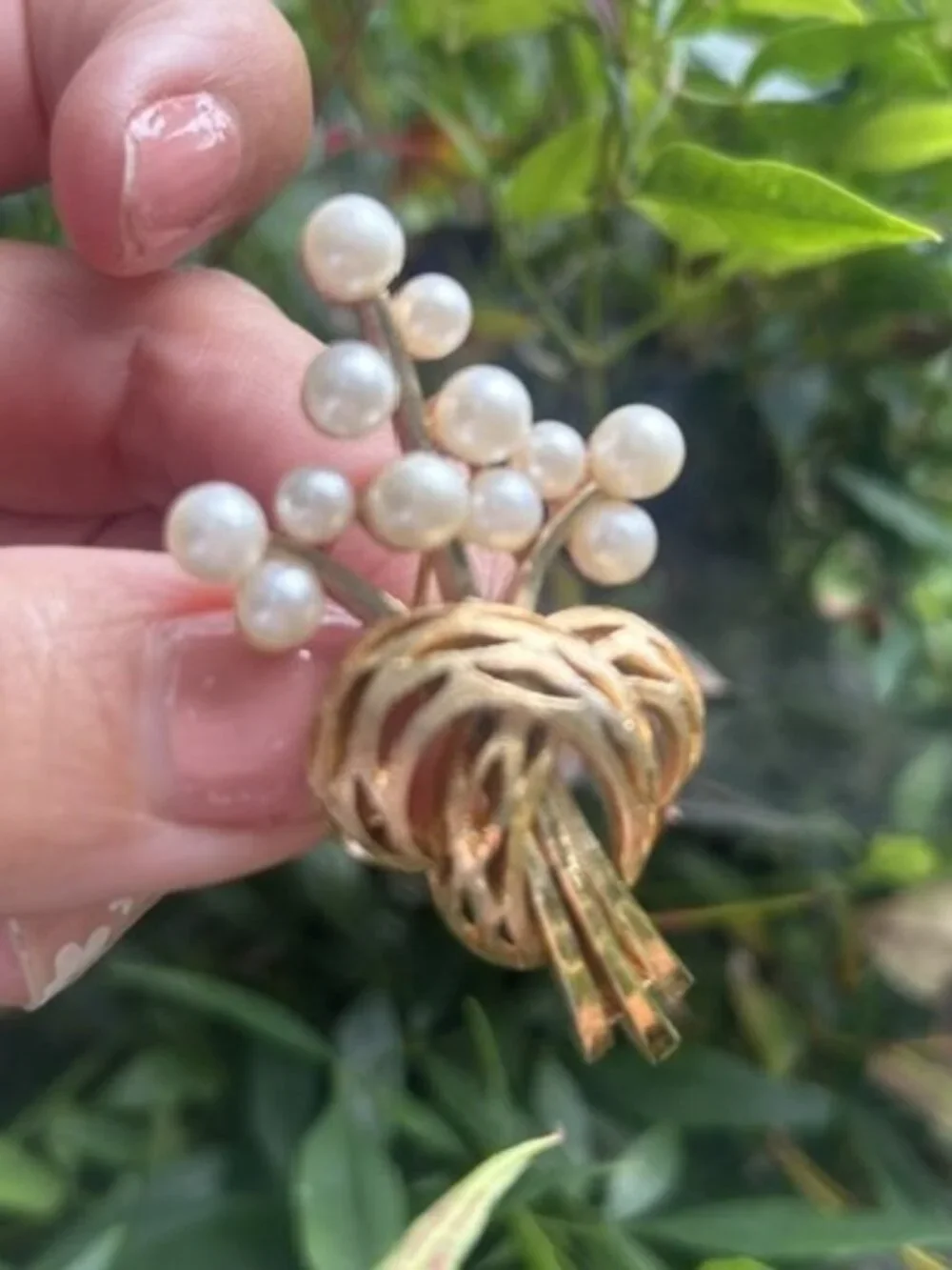 CROWN TRIFARI Brushed Gold Faux Pearl Bouquet BROOCH